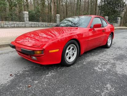 1986 Porsche 944 image 1