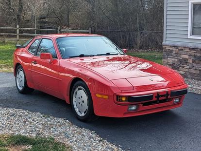 1989 Porsche 944 image 1