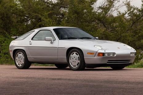 1988 Porsche 928 S-4 image 1